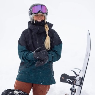 Kate Ediger is wearing the Women's MTN Surf Recycled Anorak in Pacific Teal