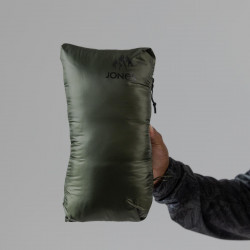 Included self-stowing chest pocket Included self-stowing chest pocket