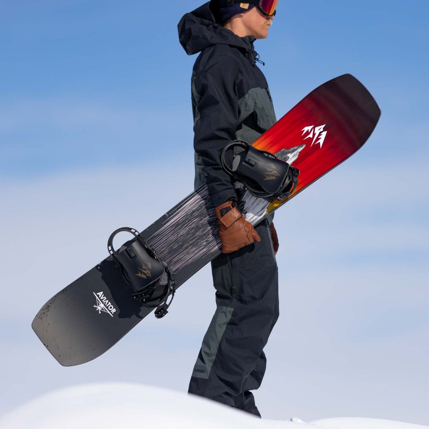 Jones rider Jimmy Goodman holds the Men's Aviator 2.0 Snowboard