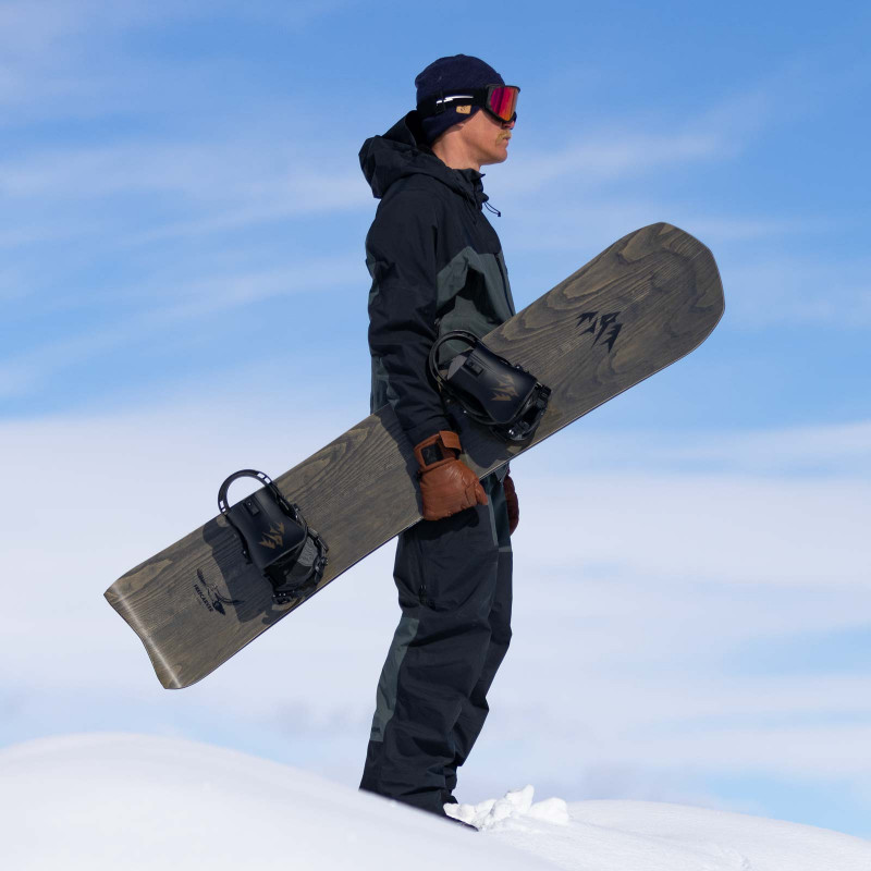 Jones team rider Jimmy Goodman holds the Jones Freecarver 9000s Snowboard 2024