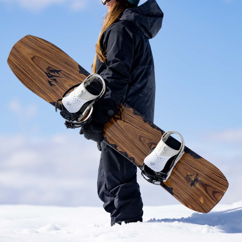 Jones Women's Flaghip Snowboard in field photography